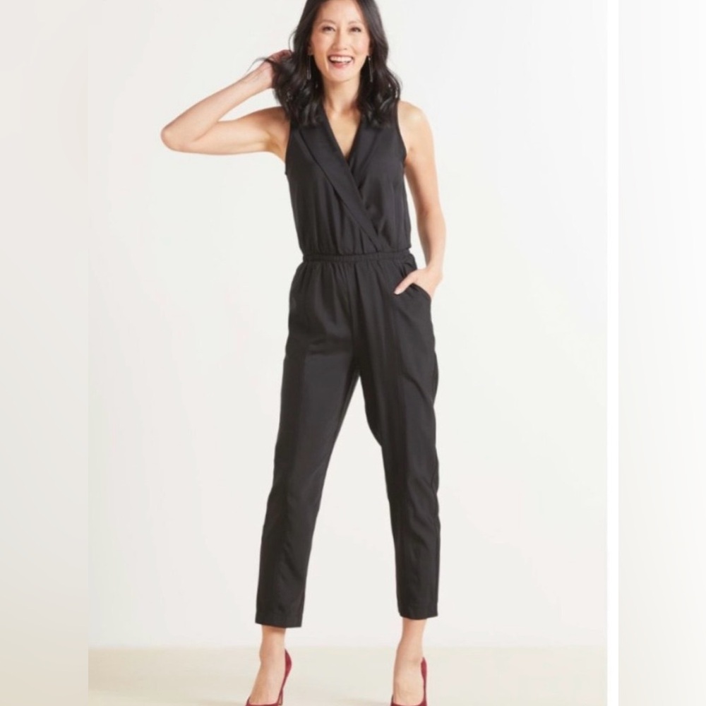 NWOT Evereve Black Sleeveless Wrap V-Neck Jumpsuit